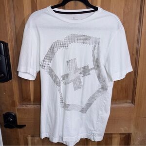 🛡 Victorinox White Graphic Tee – Men’s Size M